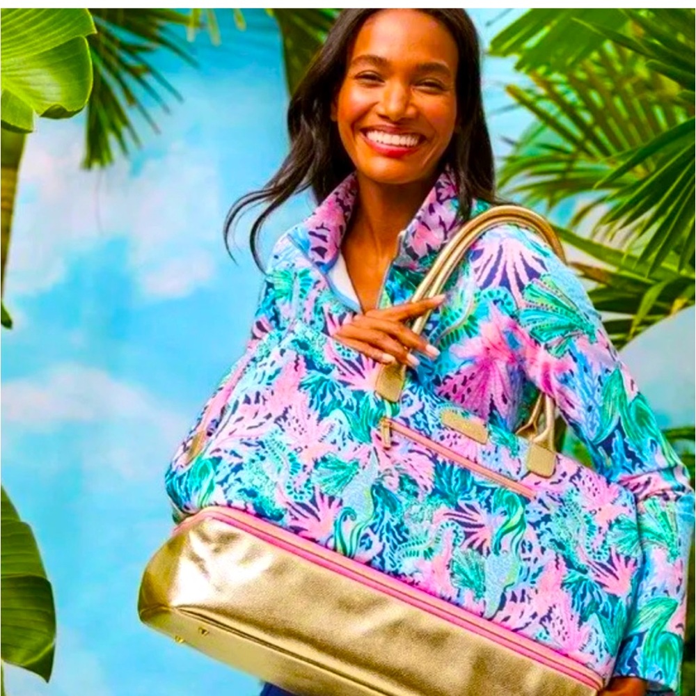 LILLY PULITZER
X- LARGE WEEKENDER BAG HIGH TIDE NAVY BRINGING MERMAID BACK HUGE!